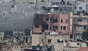 الاحتلال يحرق منزلا في مخيم نور شمس وسط حصار متواصل لليوم 294